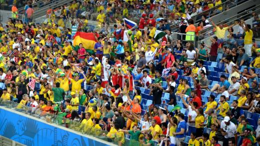 Brazílie, MS ve fotbale. Na zápasu Ruska proti Jižní Koreji v Cuiabě fandili fanoušci ze všech zemí