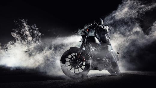 Jezdec na motorce_Shutterstock